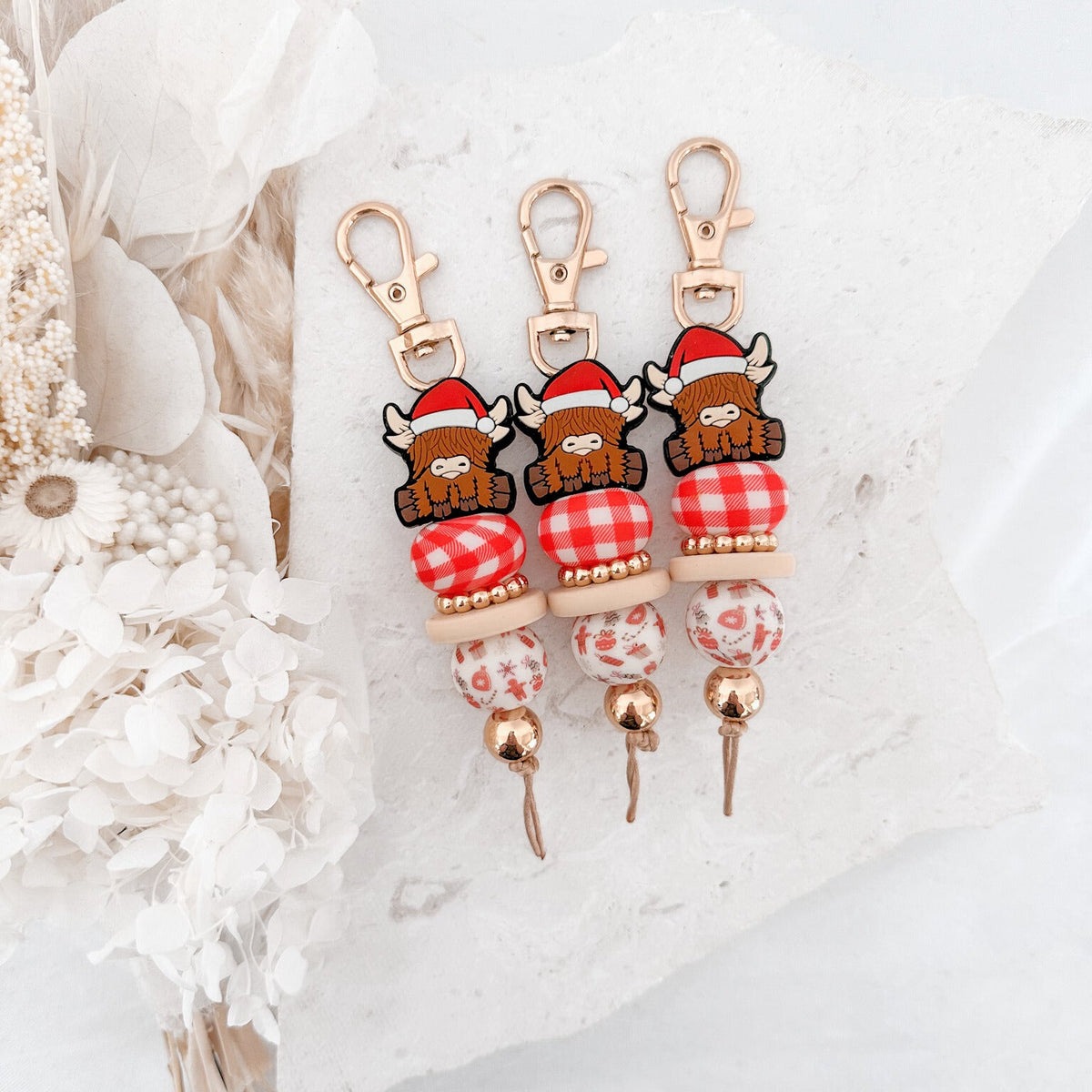 christmas highland cow keychain